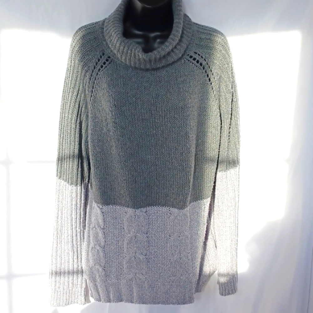 Color block Hem and Thread cowl neck sweater, 2-tone gray, cable knit